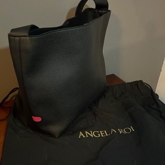 Handbags - Angela Roi Jane Signet Shoulder Bag - Black